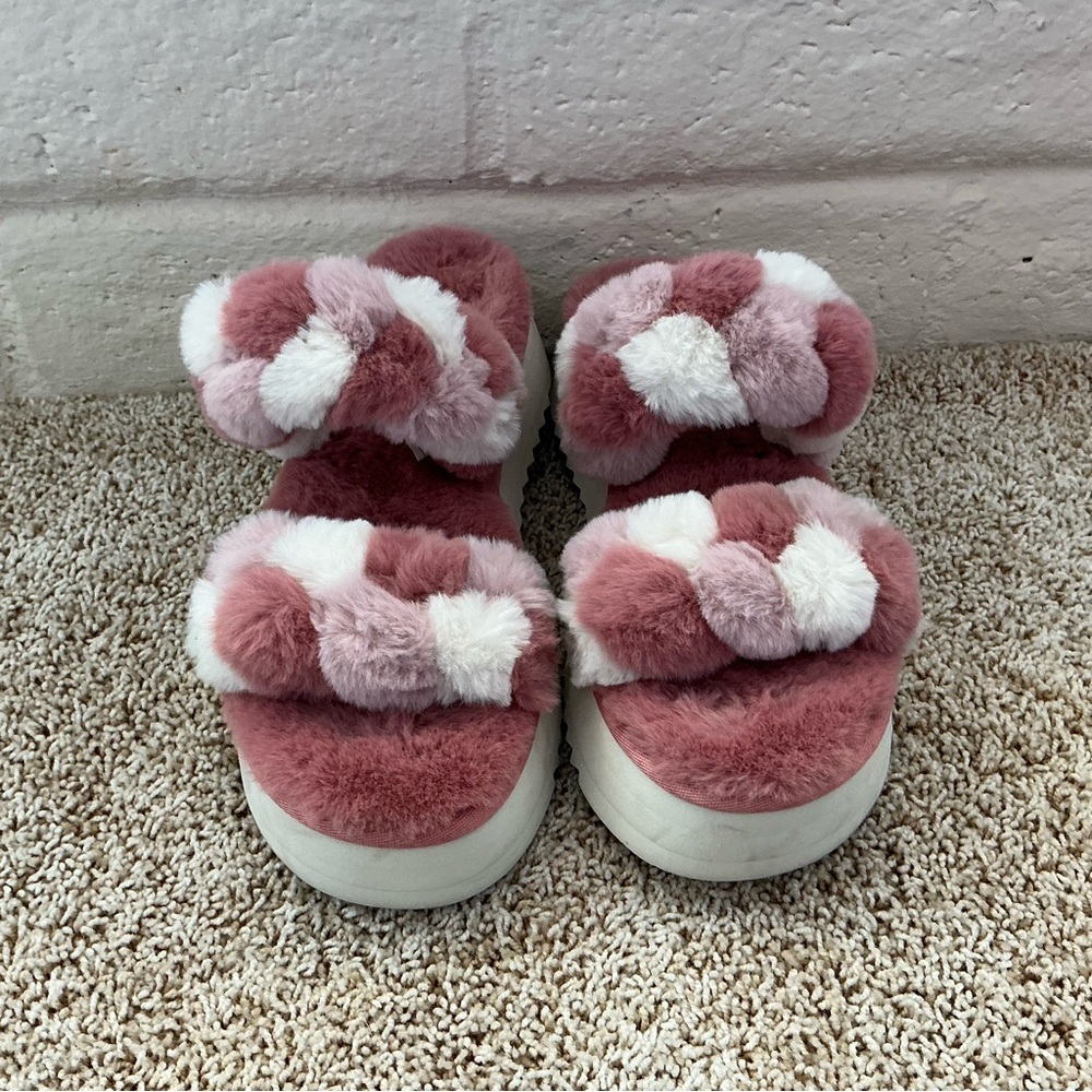 Koolaburra Pink and White Fuzzy Slippers